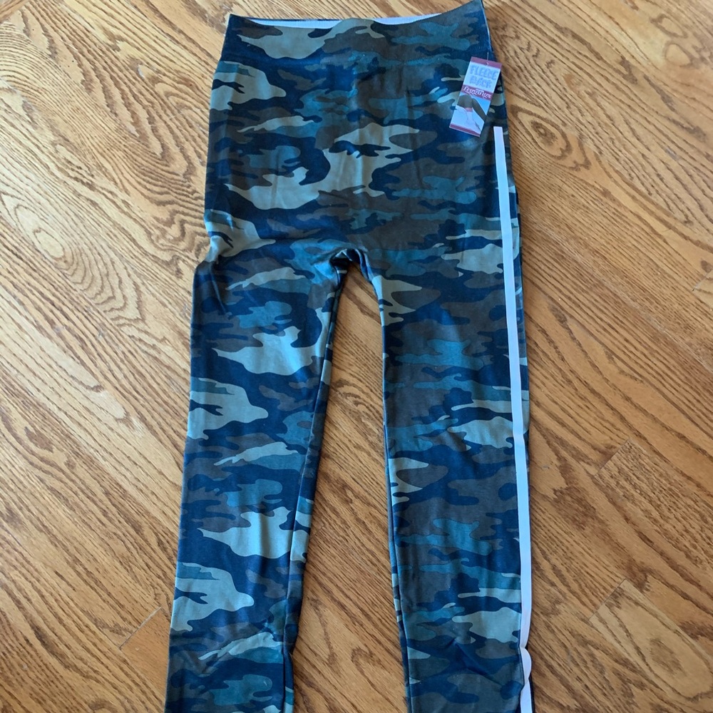 Women’s Rue21 L/XL Camo Fleece Back Leggings NWT - Picture 6 of 8